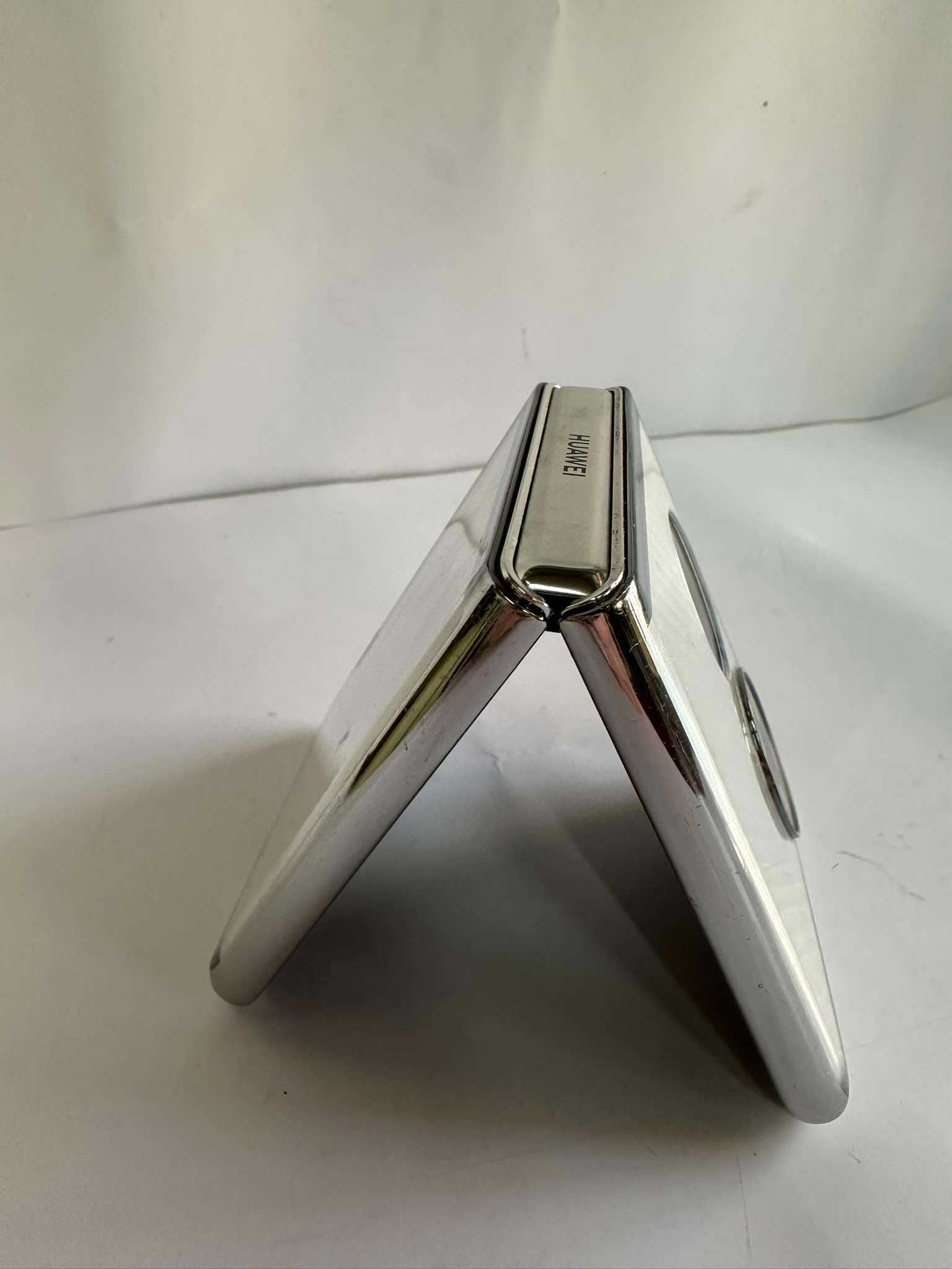Smartfon Huawei P50 Pocket 8/256GB 4G (LTE) biały 116/25/W