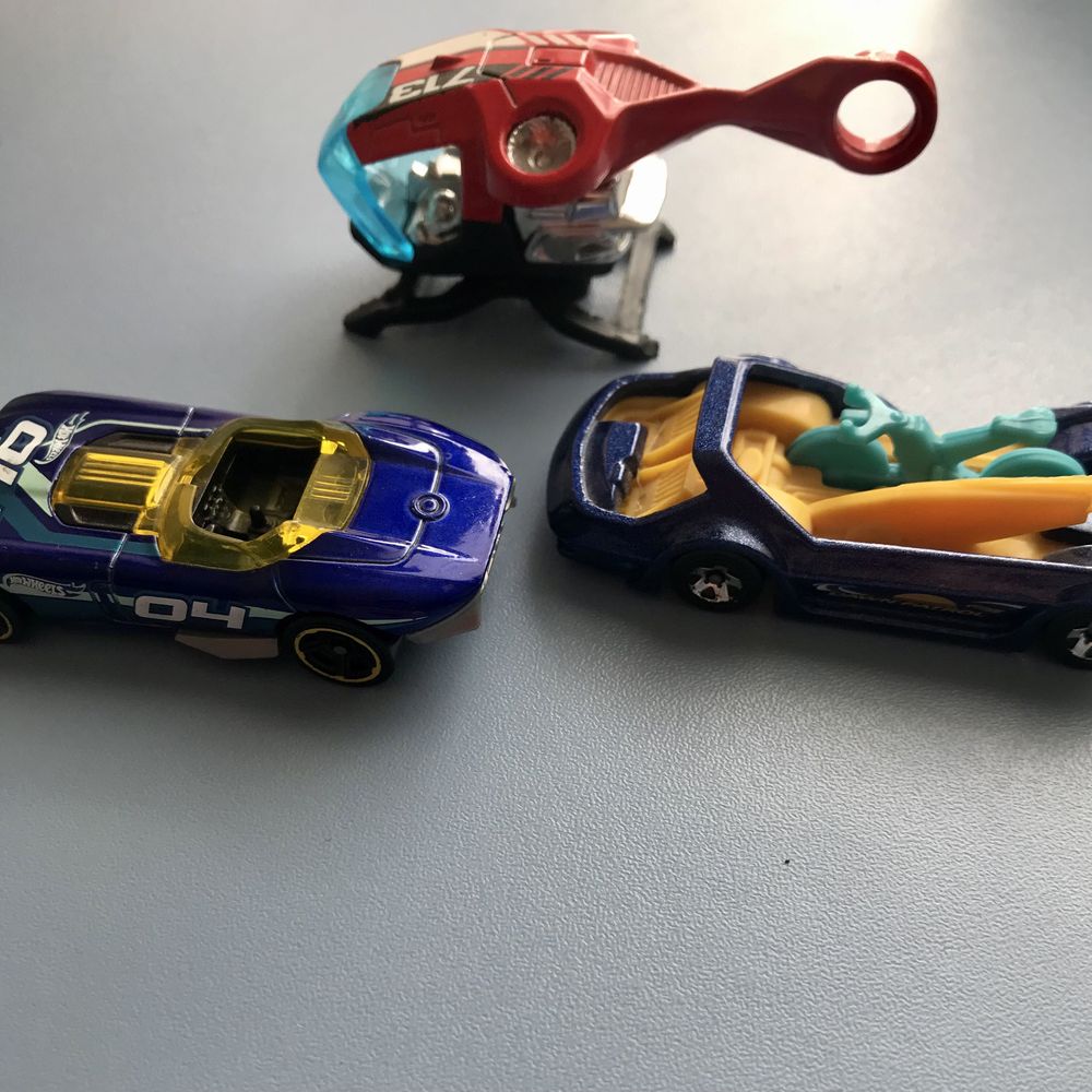 Машинки Hot Wheels.