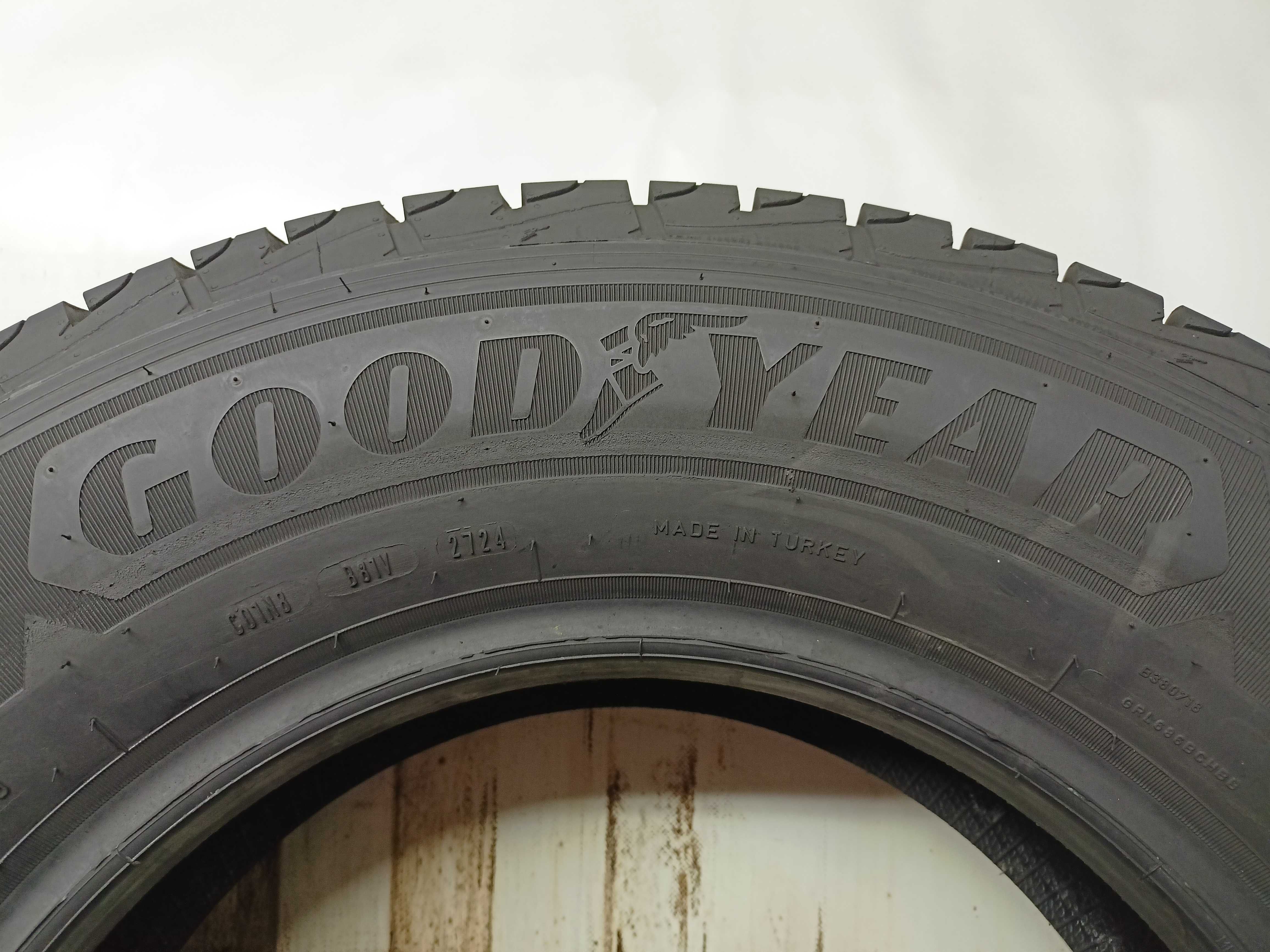 Goodyear Ultragrip Cargo 215/75/16C 24r. 116/114R 2x9,6mm (5845)
