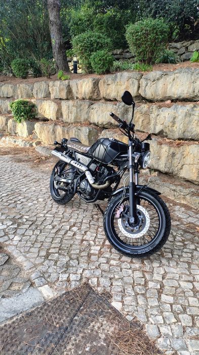 UM Scrambler x naked 125cc 2300km