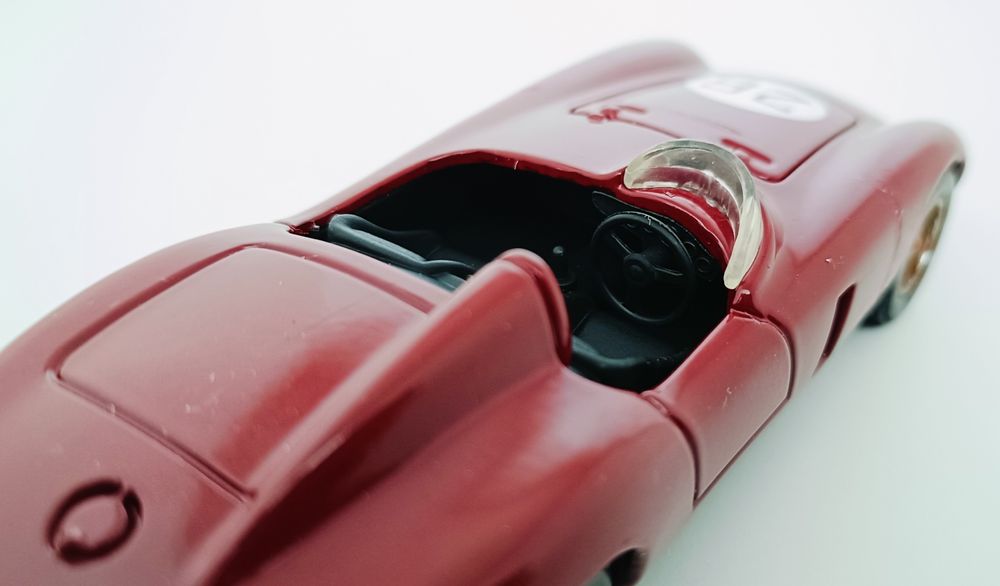 Ferrari 750 Monza (1955) 

Escala 1/36

Novo