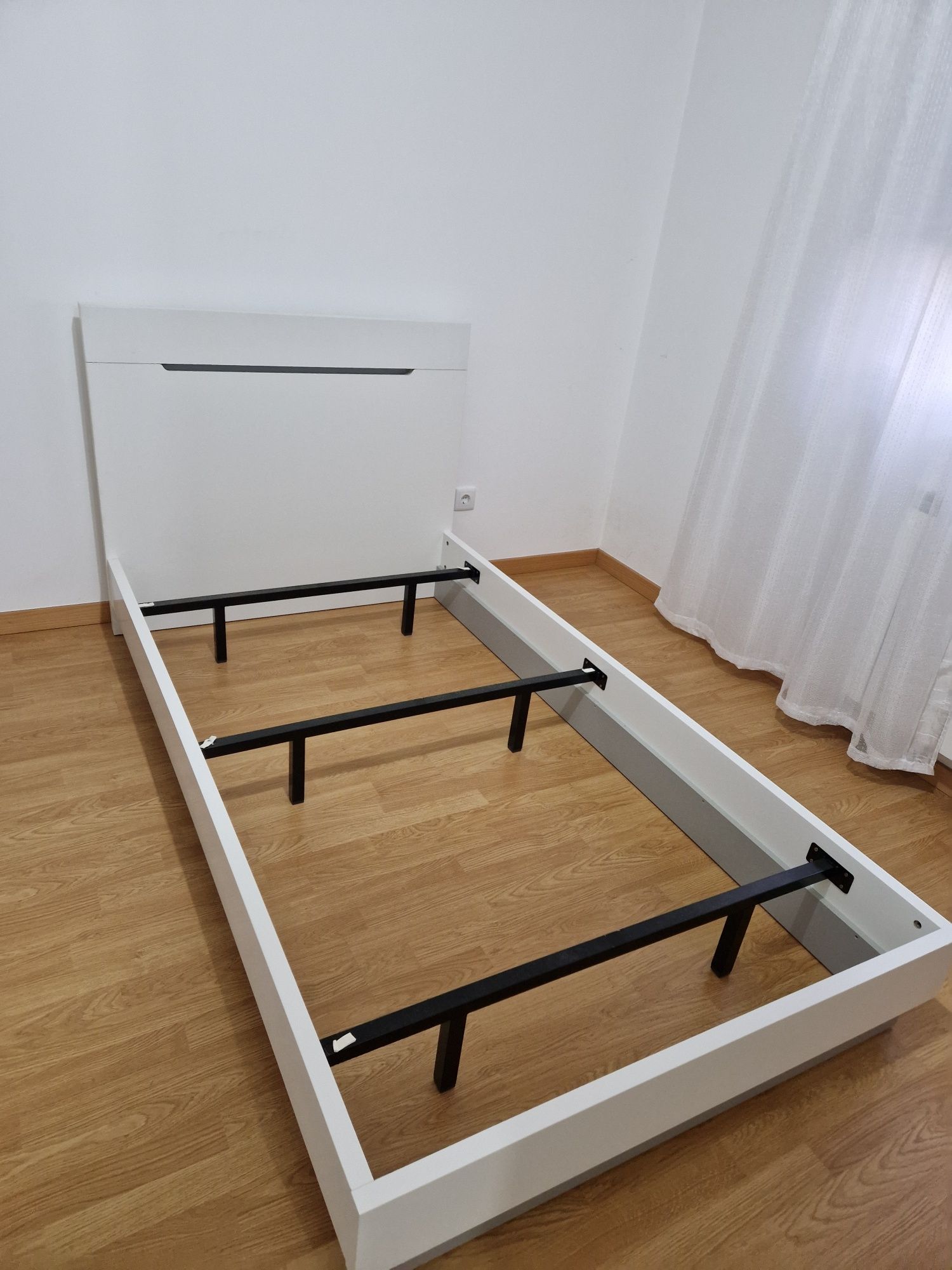 Cama solteiro 110x190 (pessoa e meia) branca lacado