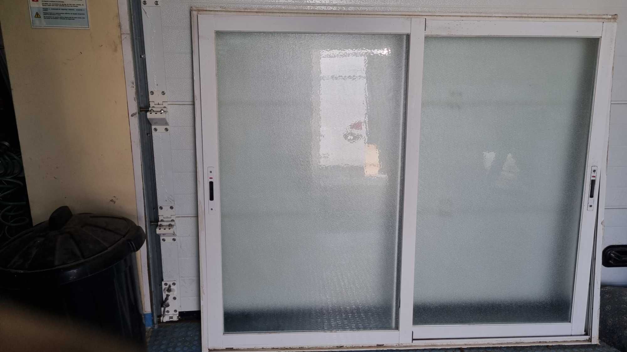Vendo janelas de correr vidro duplo