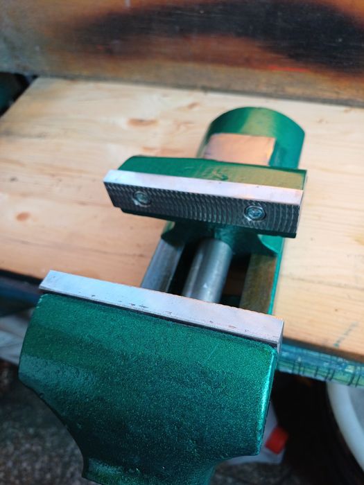 Sprzedam imadło ślusarskie przykręcane do blatu 100 mm