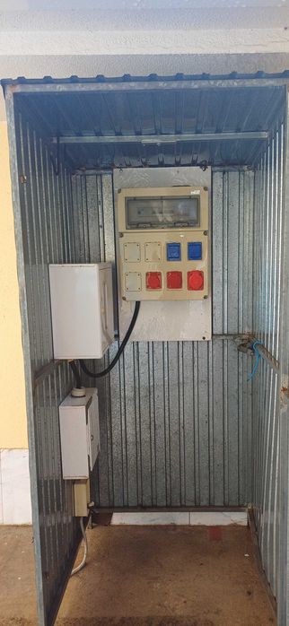 Cabine de obra c/ disjuntores e tomadas trifásicas