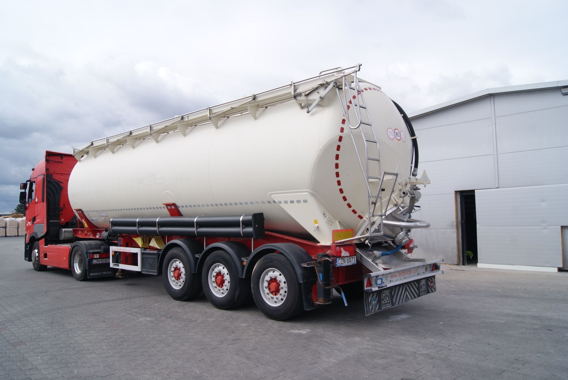 Naczepa Feldbinder Silos 48000 l.