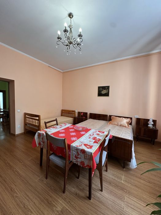 Для 2х—3-х дівчат студенток,вул Університетська, поруч ЧНУ, ОНЮА, БДМУ