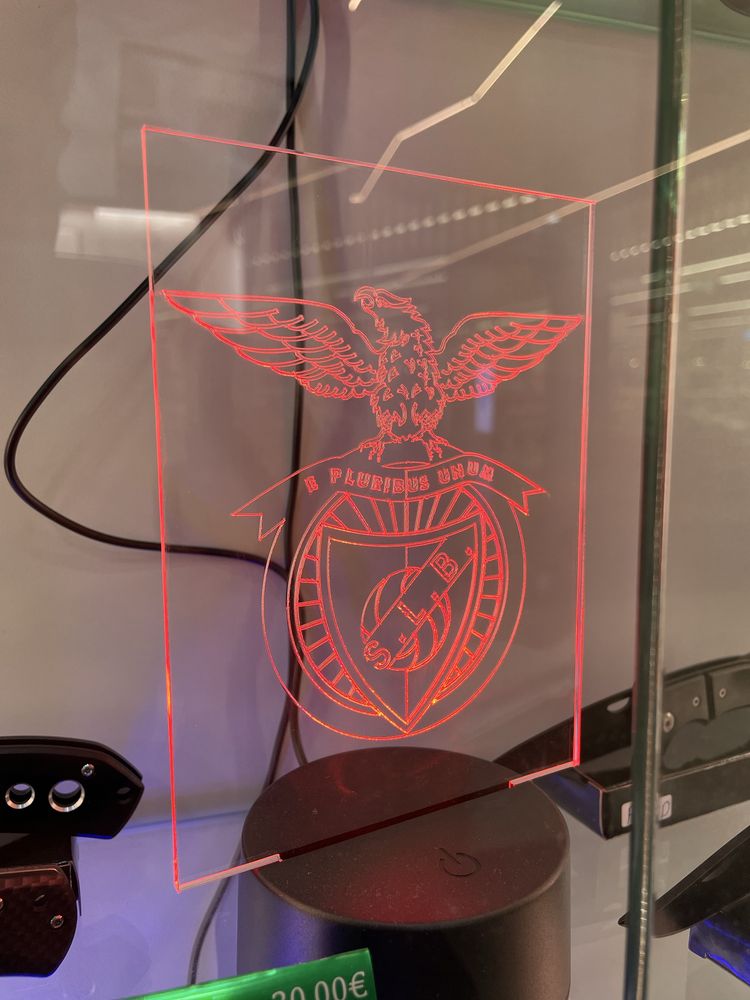 Personalizados Exclusivos – Canecas, Azulejos, Luminárias e Mais!