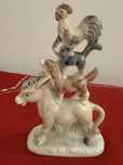 Porcelanowa figurka z osiołkiem psem kotem kogutem