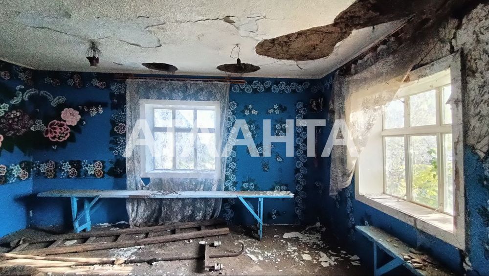 Будинок з ділянкою  50 сотих і новим фундаментом