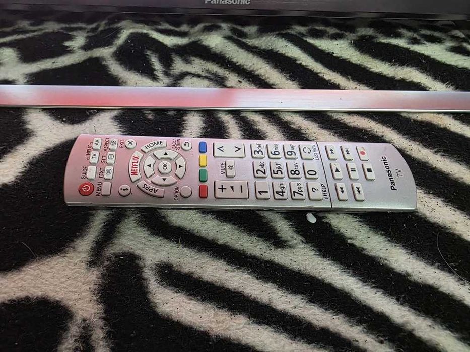 TV Led PANASONIC 47 cali- Smart- Wi-Fi  pilot