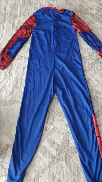 Продам комбинезон Marvel