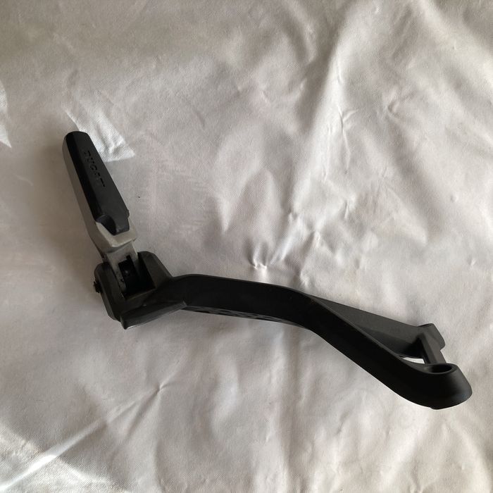 Ducati Monster 2018 задня ліва пасажирська підніжка в зборі 82433001A