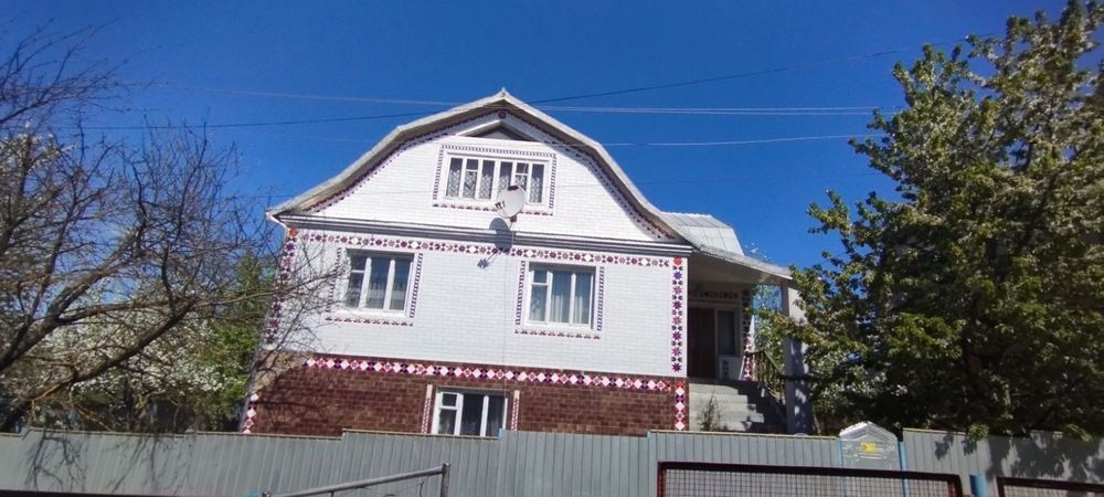 Продам будинок 2-поверховий + город