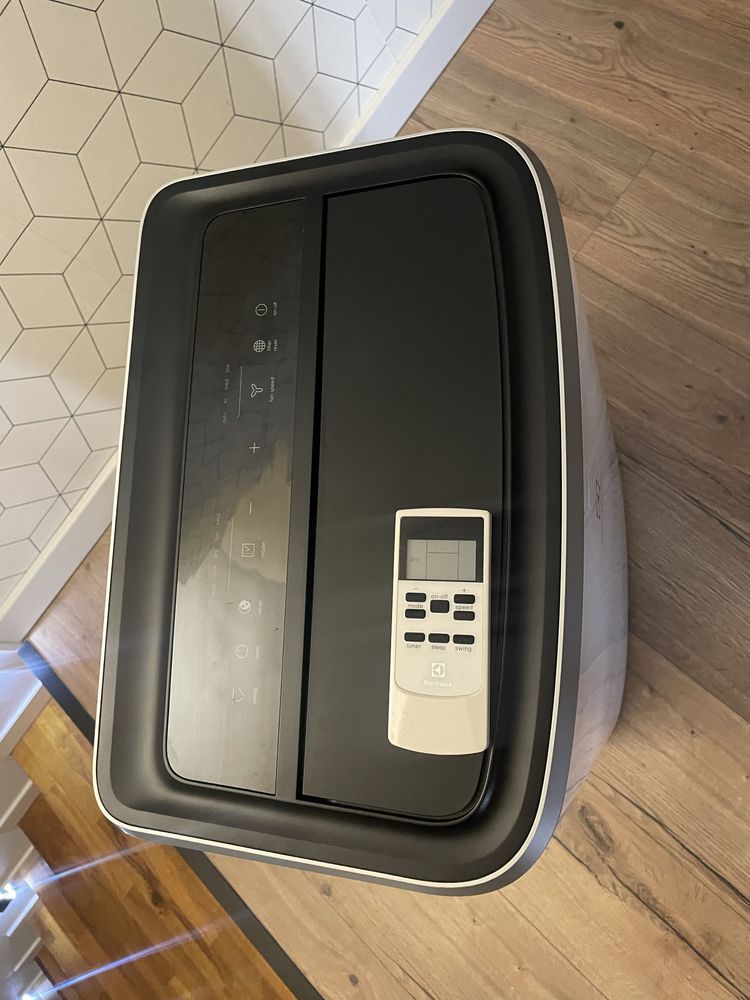 Klimatyzator Electrolux z funkcja grzania HW26U388HW