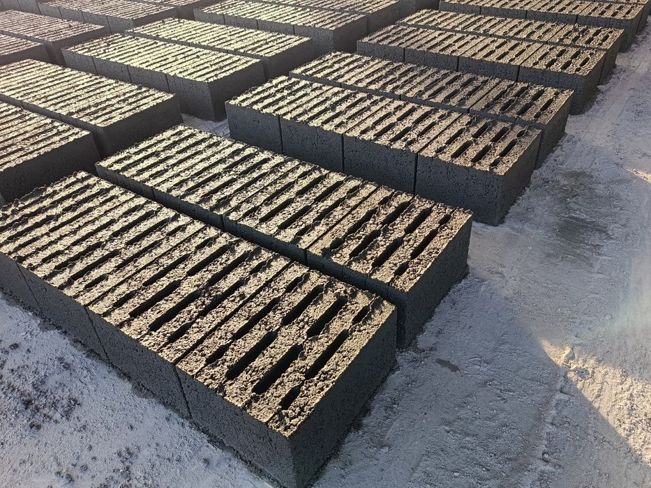 Pustak ścienny żużlowy  39/30/19