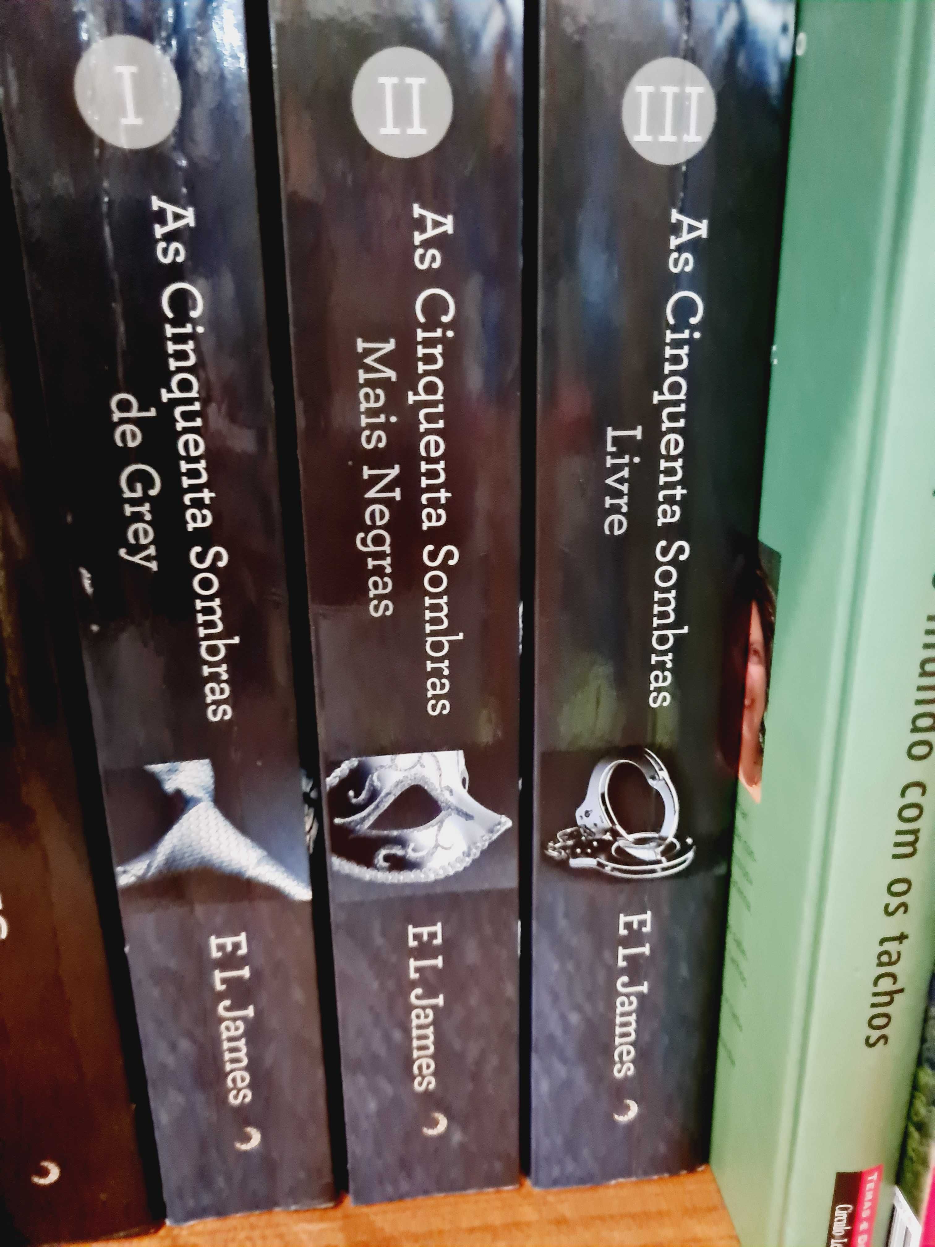 Livro trilogia as cinquenta sombras de E. L. James
