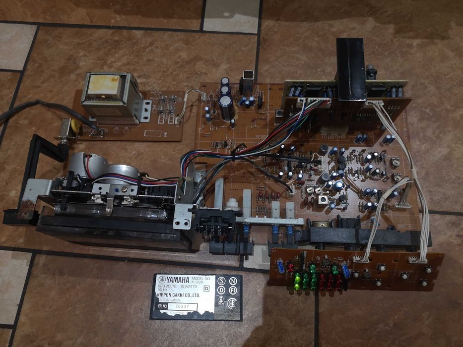 Części magntofonu Yamaha