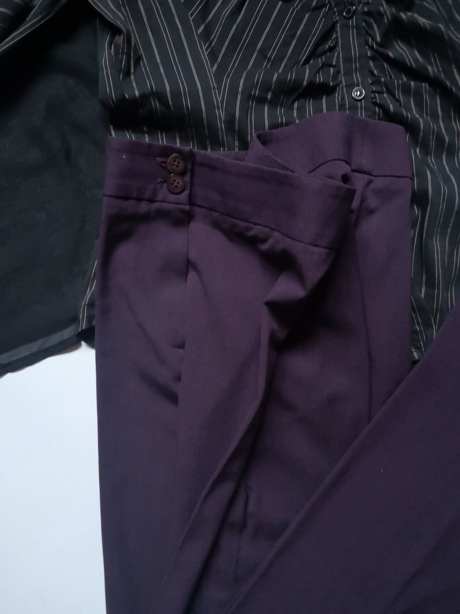 Жіночій комплект фіолетові класичні брюки, шифонова майка, сорочка