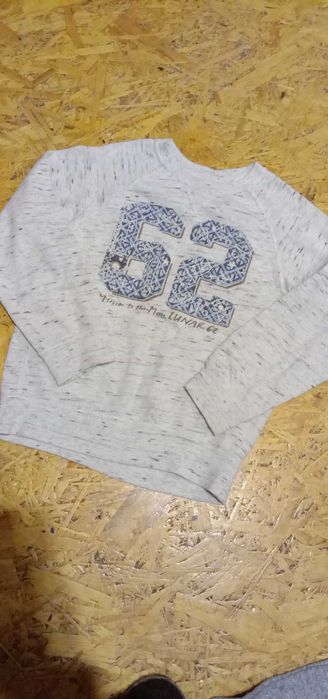 продам кофточки на дівчинку на зріст 128-134 см на 8-9 років