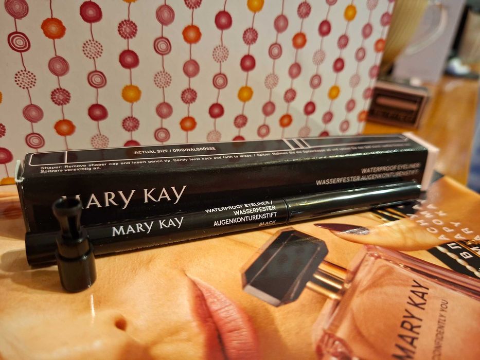 Mary Kay – wodoodporna czarna kredka do oczu (Eyeliner)