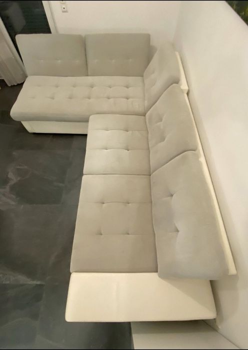 Stylowy narożnik z funkcją spania i pojemnikiem – komfort i elegancja