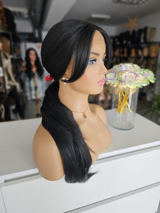 Długa peruka premium lace front Jennyfer ll czarna naturalna fryzura