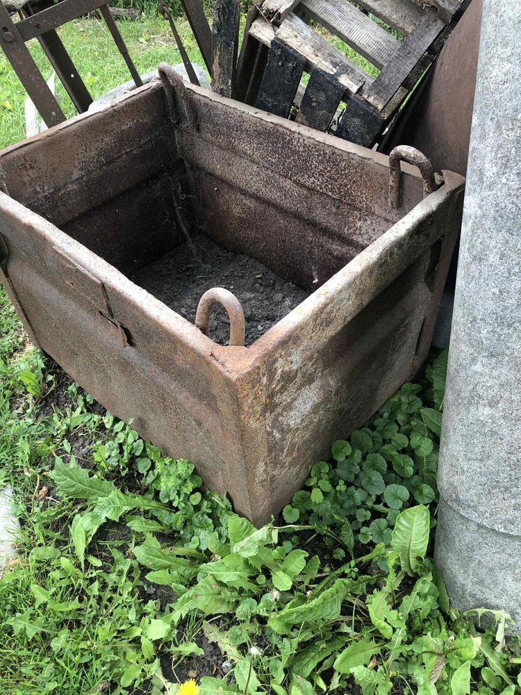 Продам металий ящик