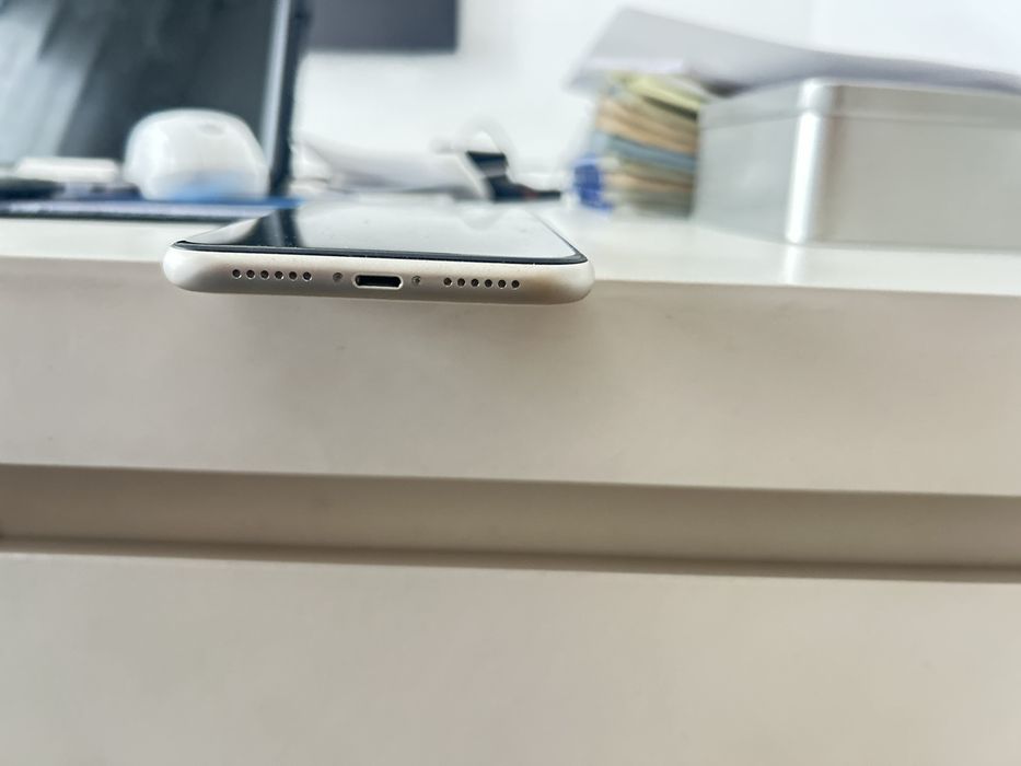 Iphone 11 branco 64 gb impecavel e todo original