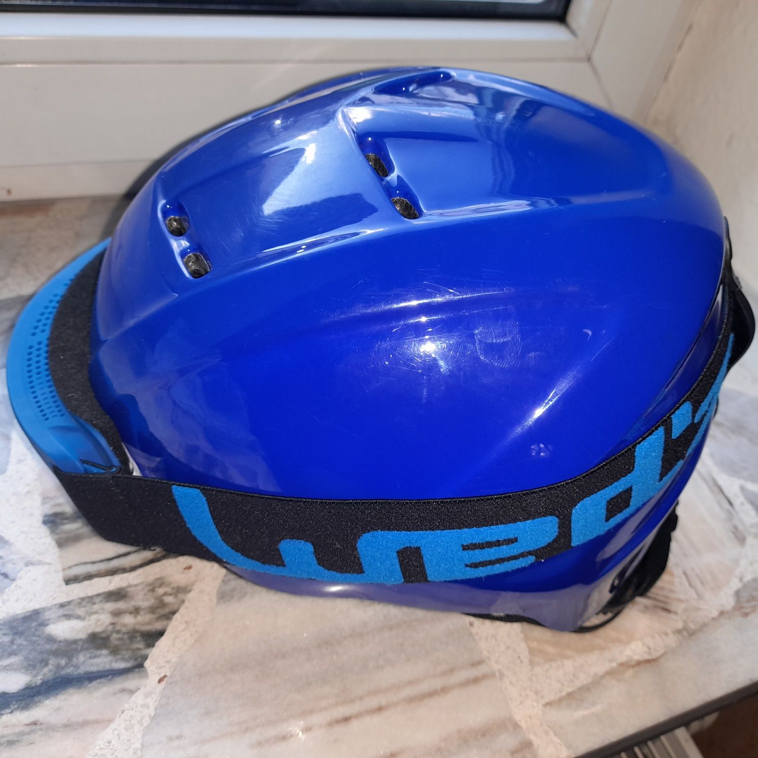 Kask narciarski dla dziecka wraz z goglami, rozmiar 51-54