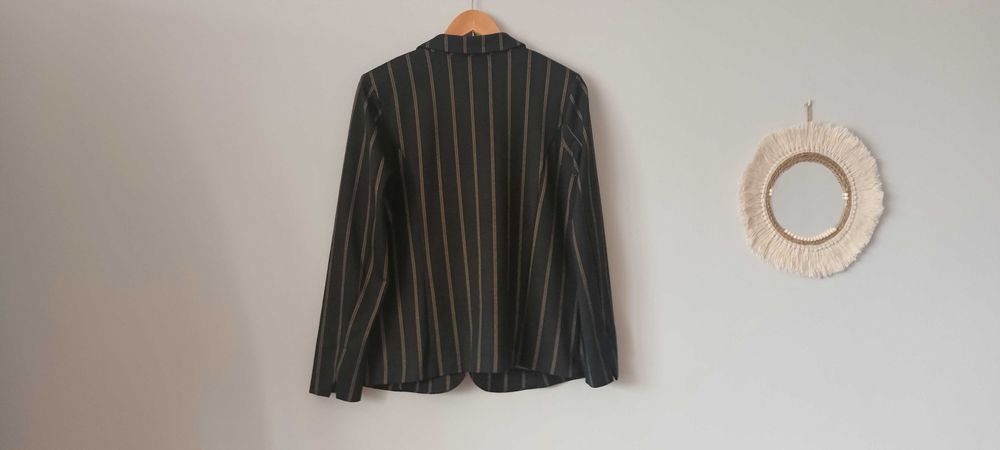 Żakiet czarny w paski guzki rozmiar 42 XL wiskoza 2-biz