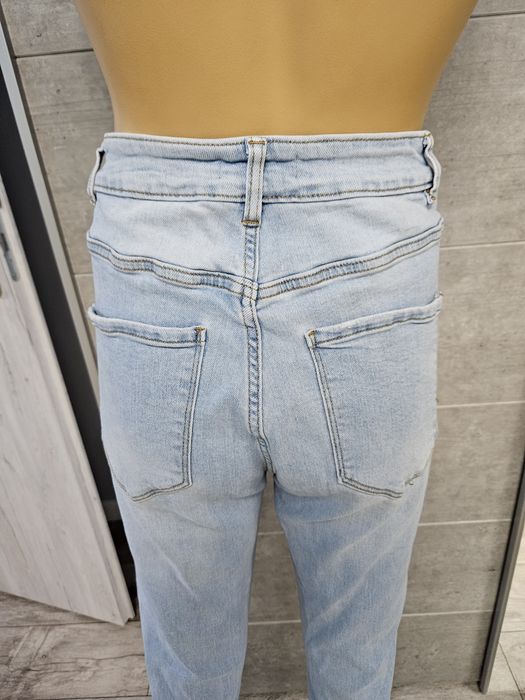 Spodnie jeansowe Mom Fit z cyrkoniowymi sercami  Lauia rozm L