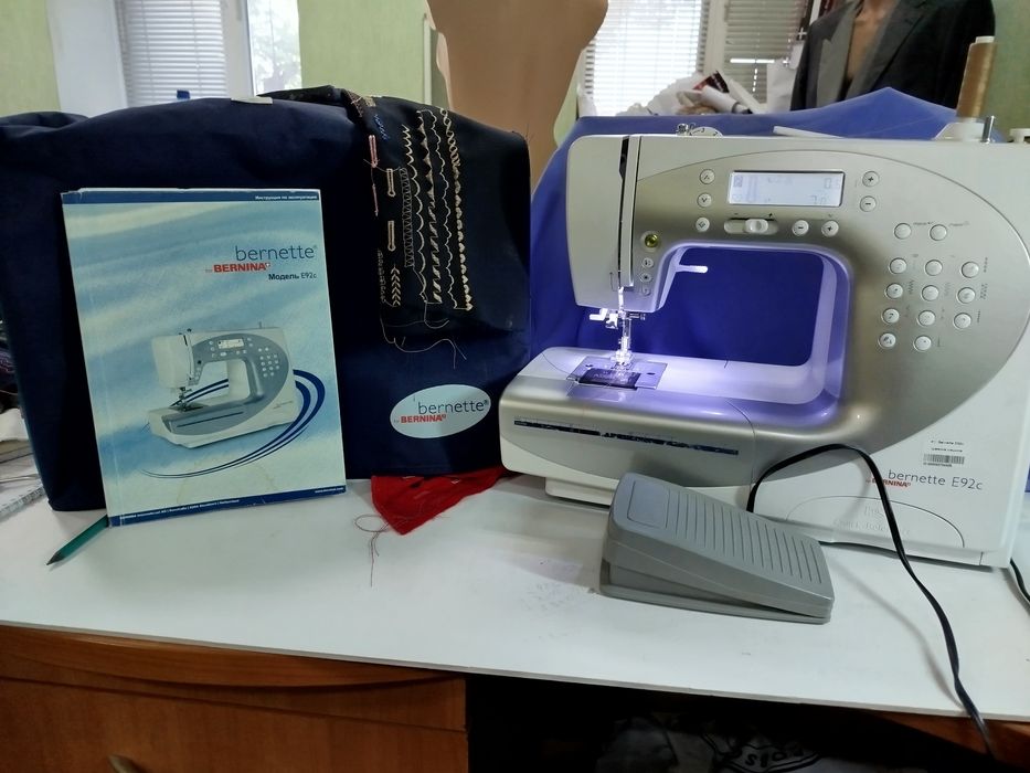 Продам швейную машинку,производство Швейцария.