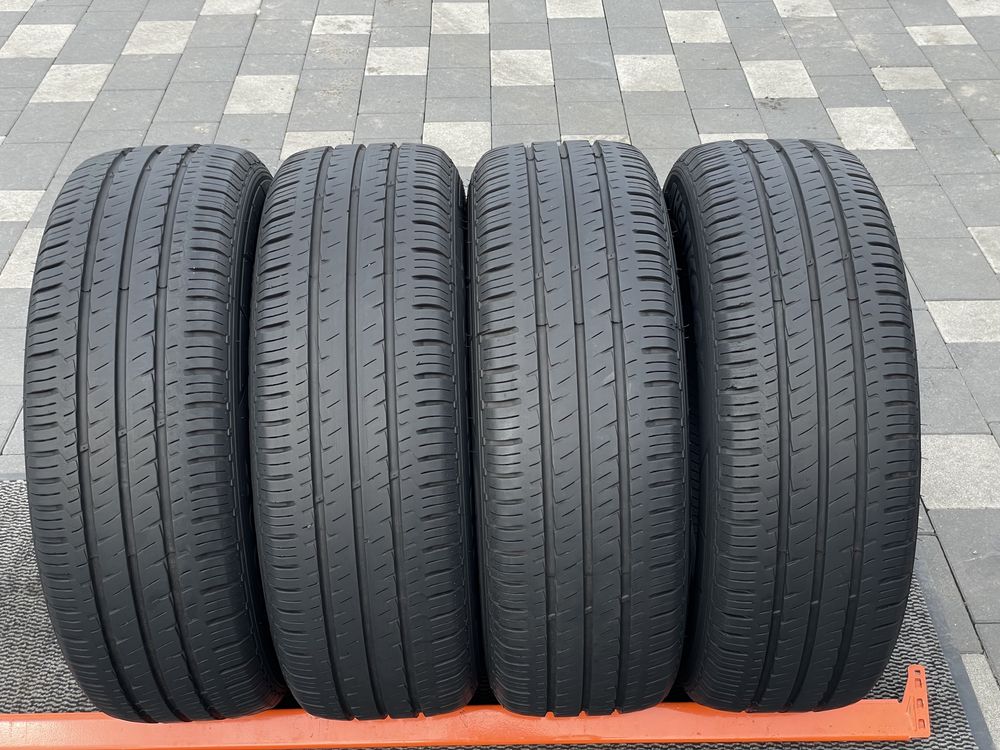 7.7мм 235/65R16C Hankook Вантажні літні шини з Німеччини Sprinter