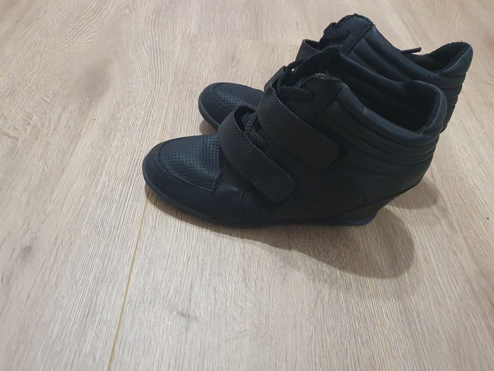 Botki sneakersy na koturnie