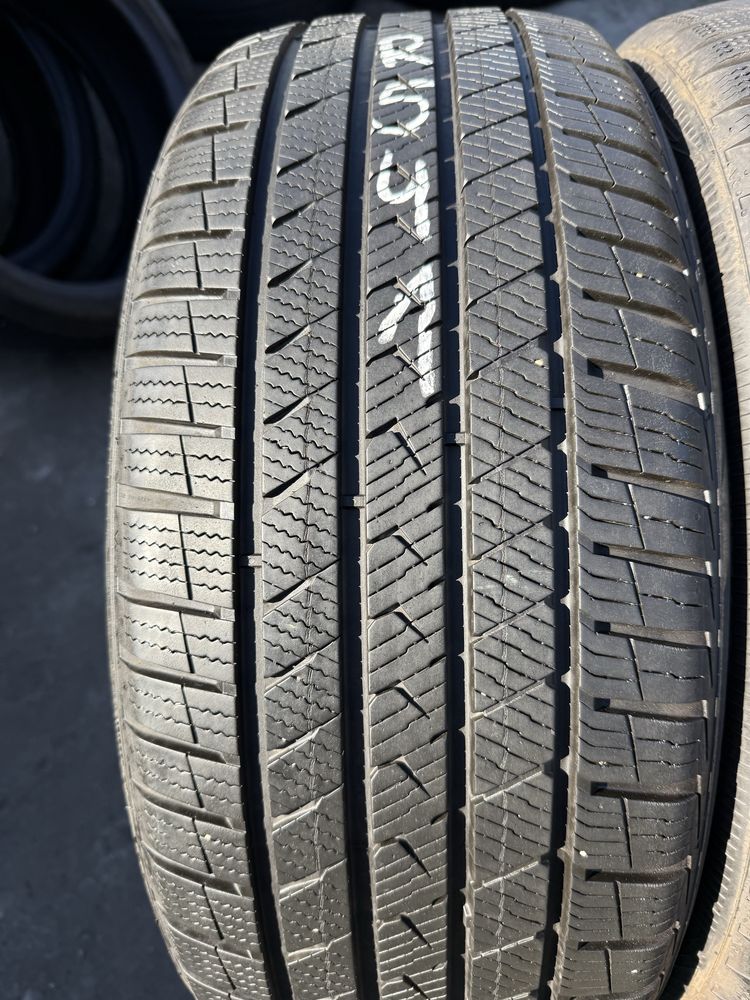 Opony wielosezonowe 235/45/20 Vredestein 4szt 7mm 2023r