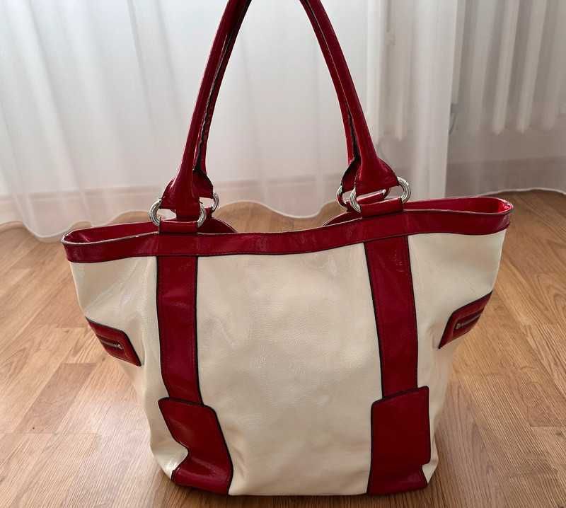 Piękna i elegancka torebka GUESS