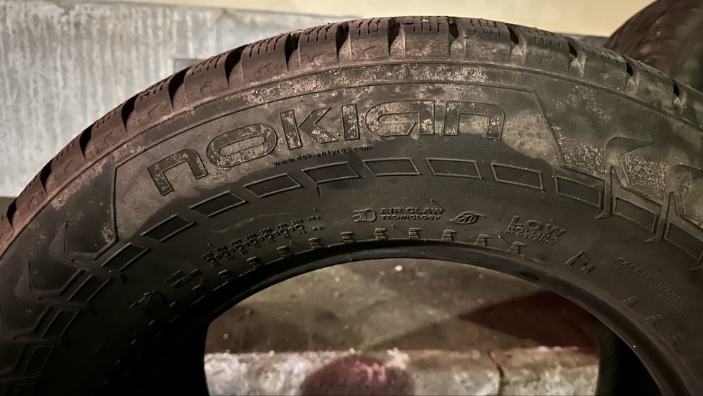 Продам зимнюю резину с крузака