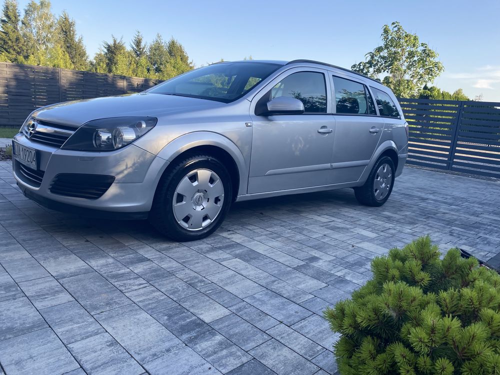 Opel Astra h 1.9 cdti 100km
