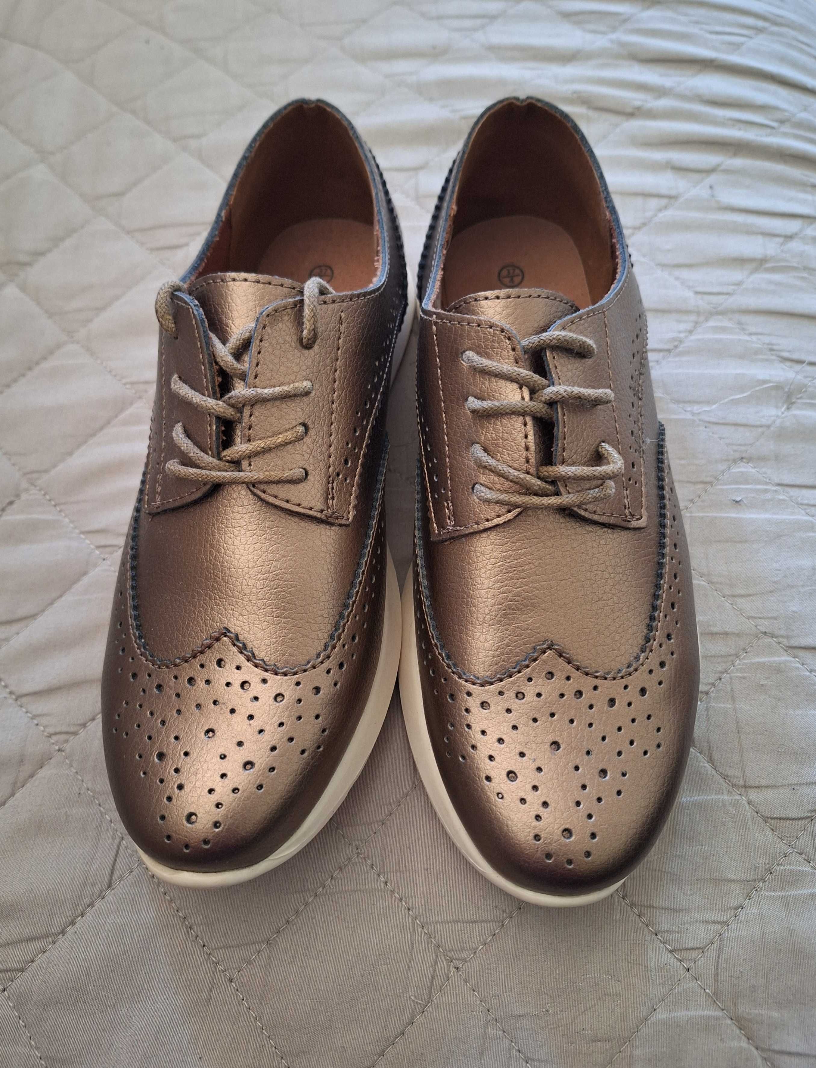Sapatos em couro, da Damart
