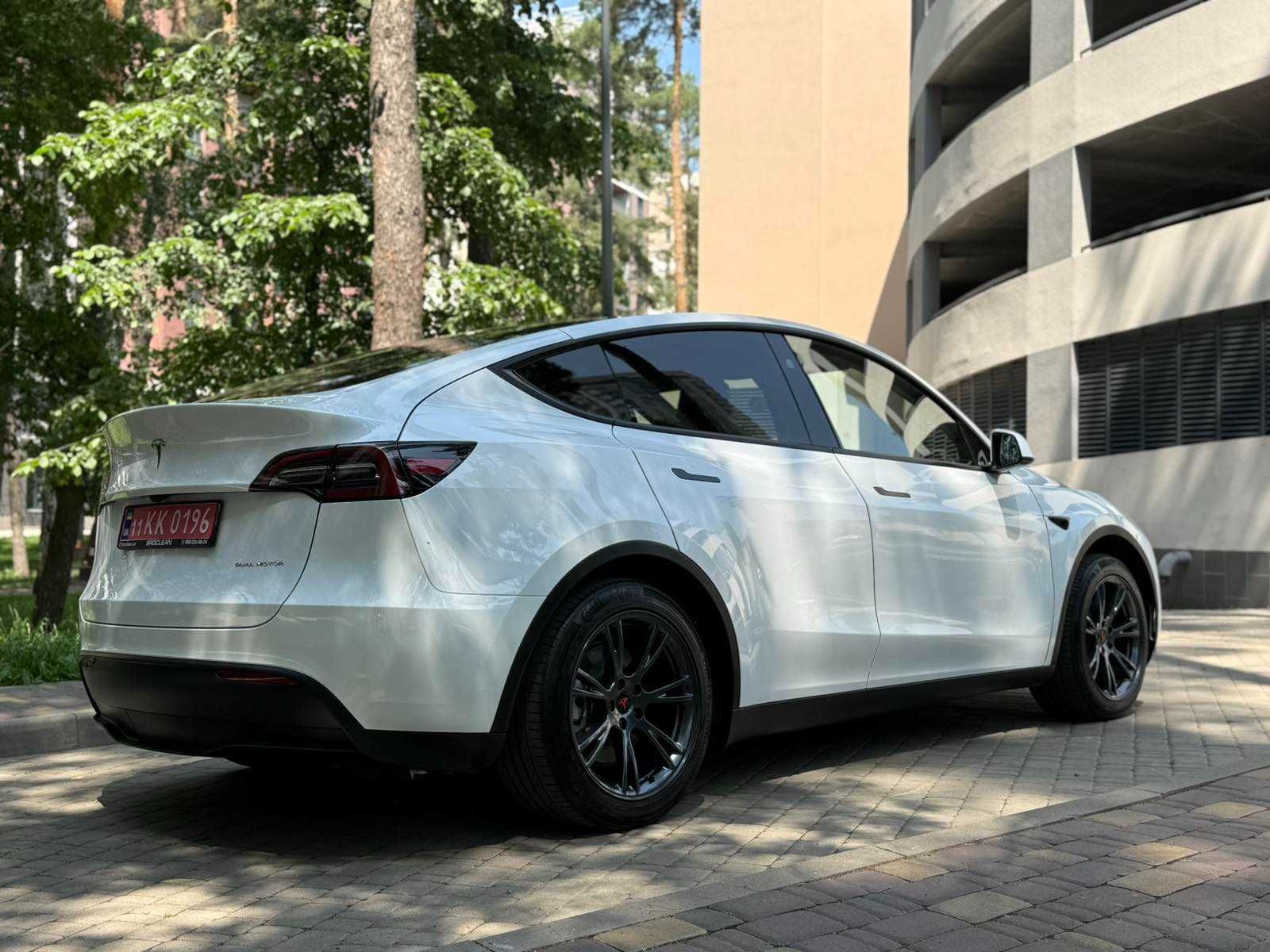 Tesla Model Y 2024 Long Range Dual Motor, 7 місць, батарея 82кВт*год.