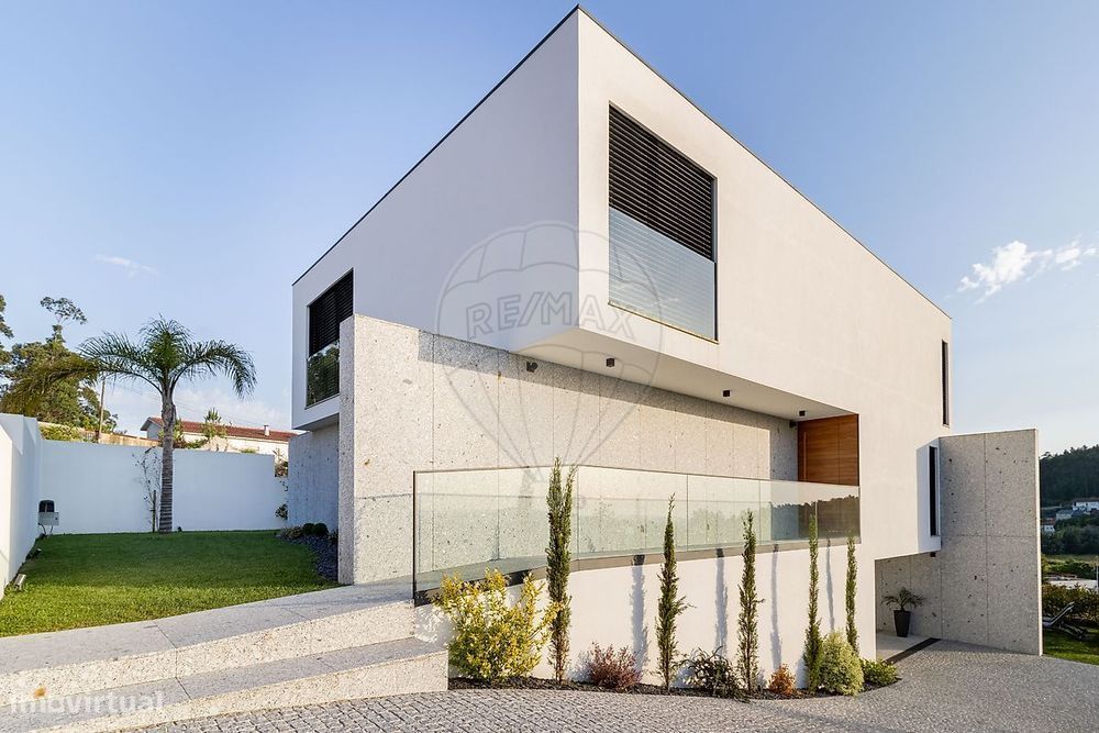 Moradia T4 para venda