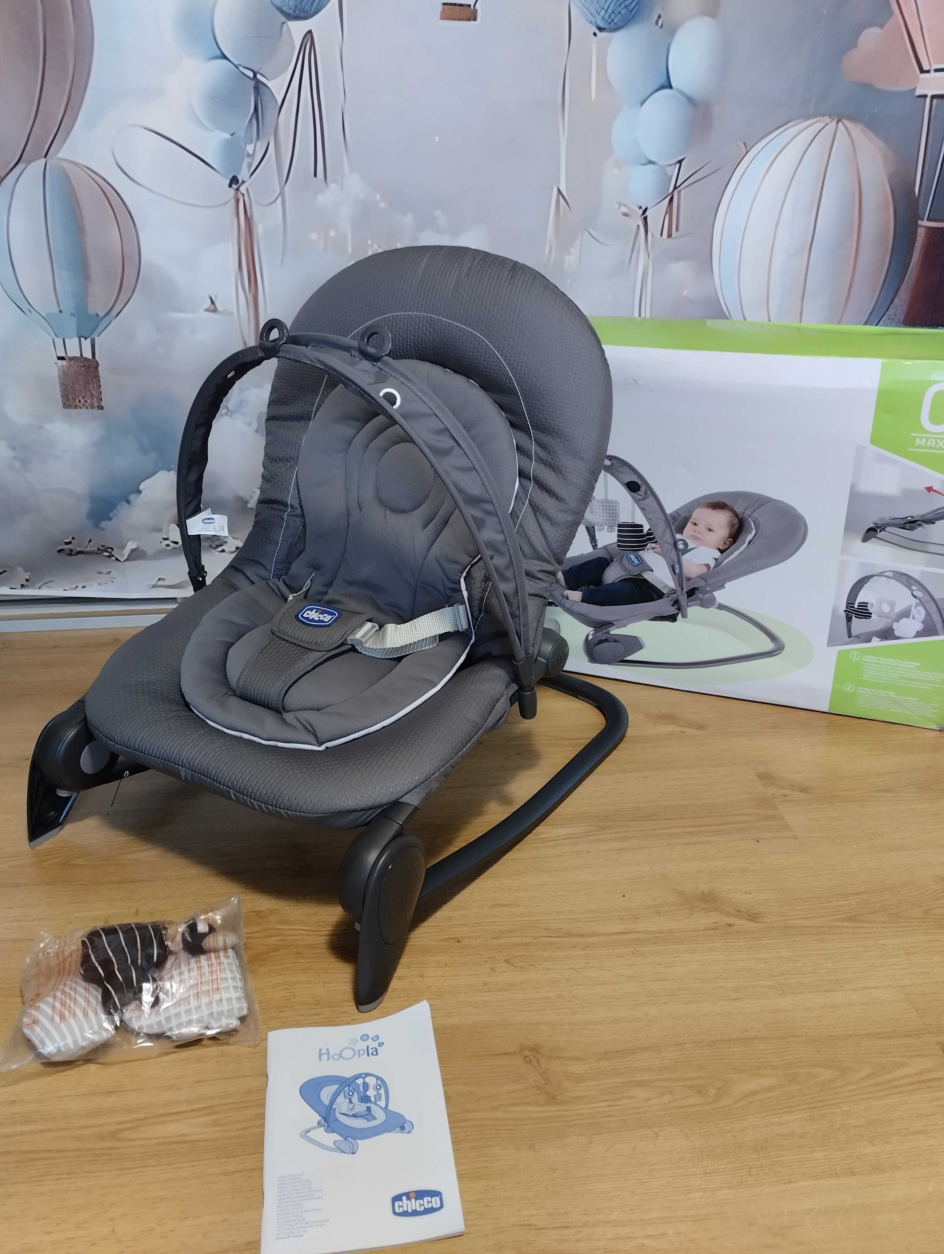 Chicco Leżaczek Hoopla Moon Grey do 18 kg z pałąkiem i zabawkami