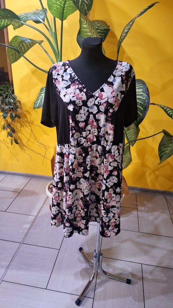 Sukienka midi koktajlowa marka So Fabulous rozmiar 4XL 48 plus size