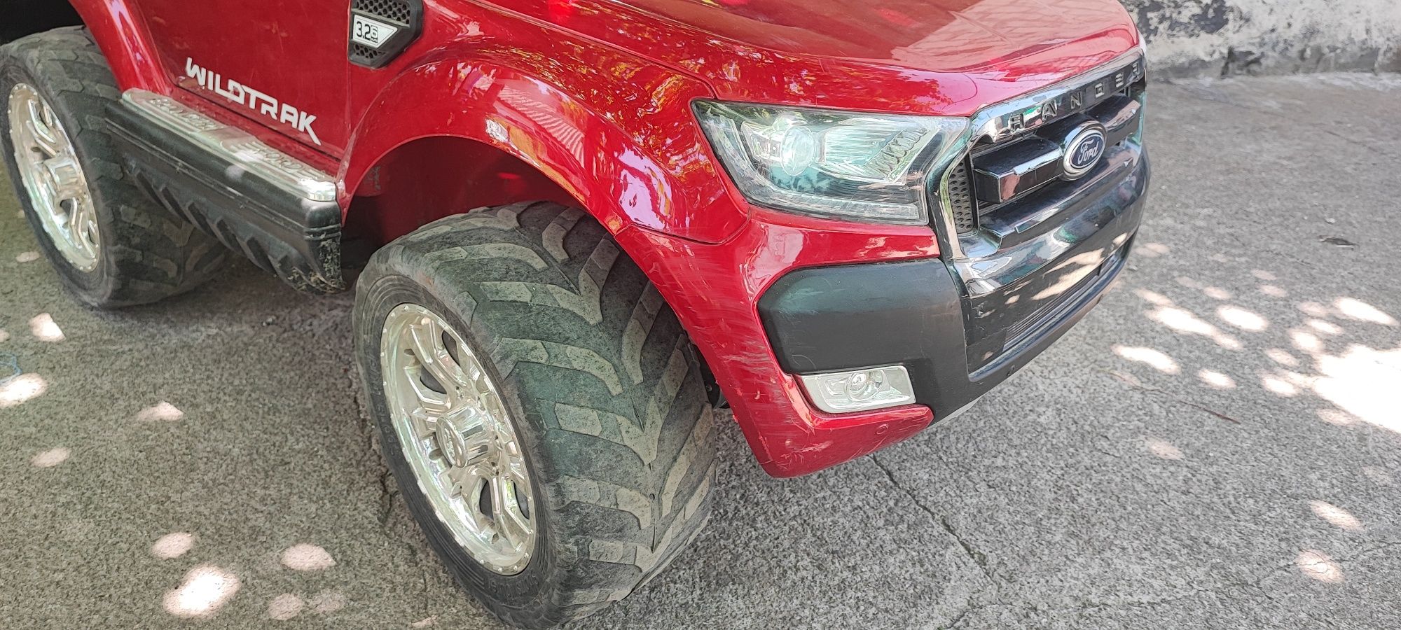 Дитячий електромобіль Ford Ranger.