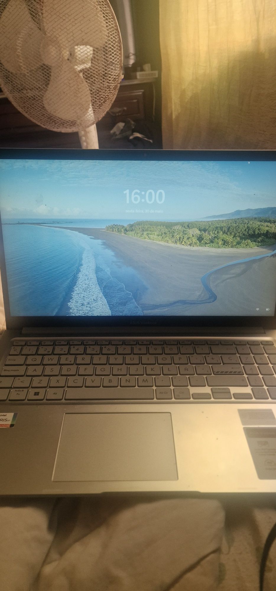 Asus vivobook i5