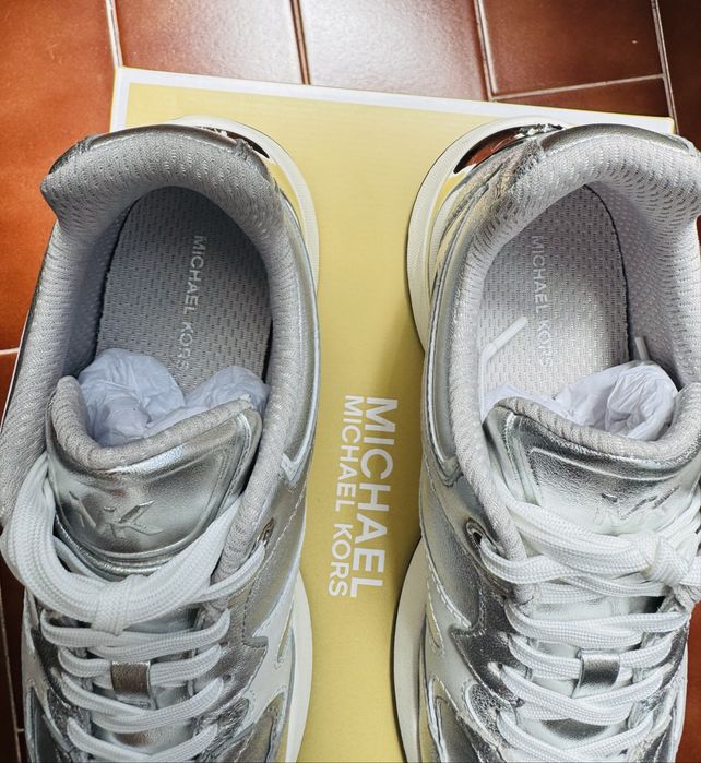 Sapatilhas de pele da Mickael Kors