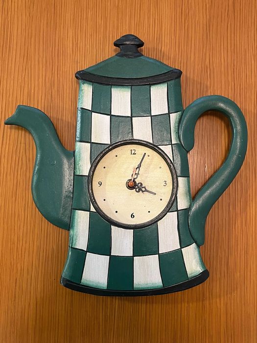Relógio de parede formato chaleira