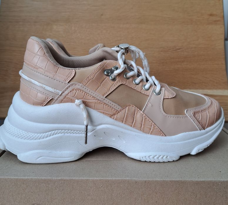 Стильні кросівки р39