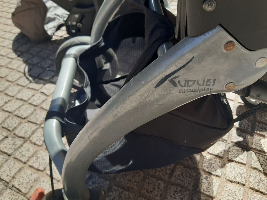 Carro de bebé e cadeira auto